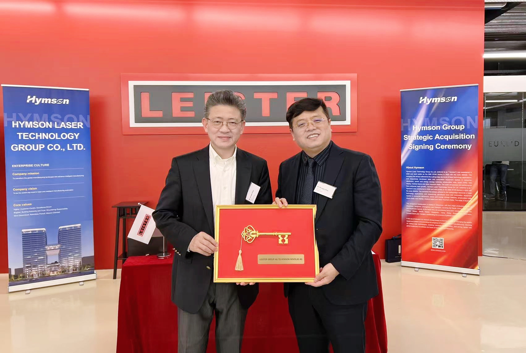 2、陳博、趙董鑰匙交接 (1).jpg